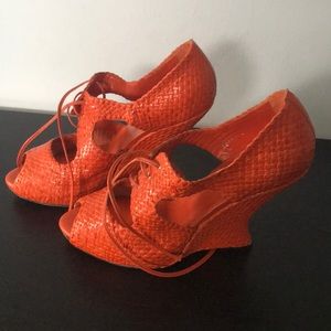 Farrutx size 10 orange wedges